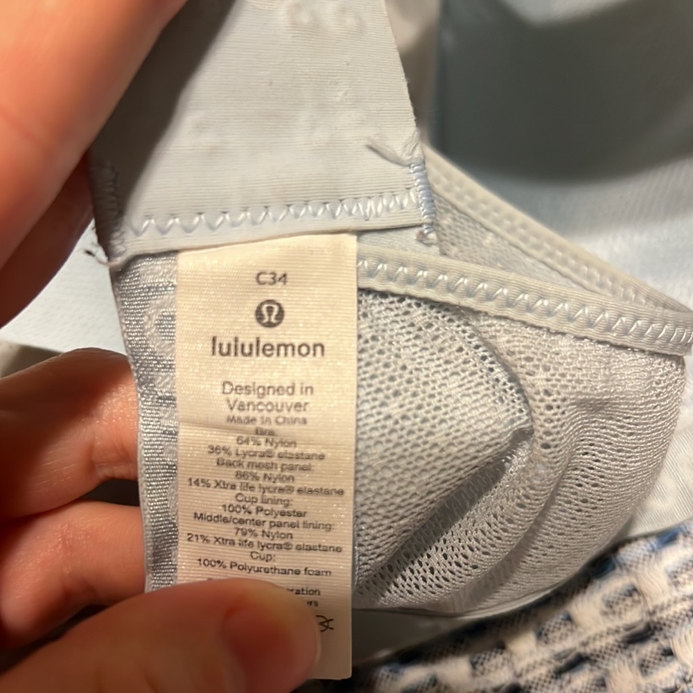 Lululemon Sports Bra 34C - Picture 5 of 5